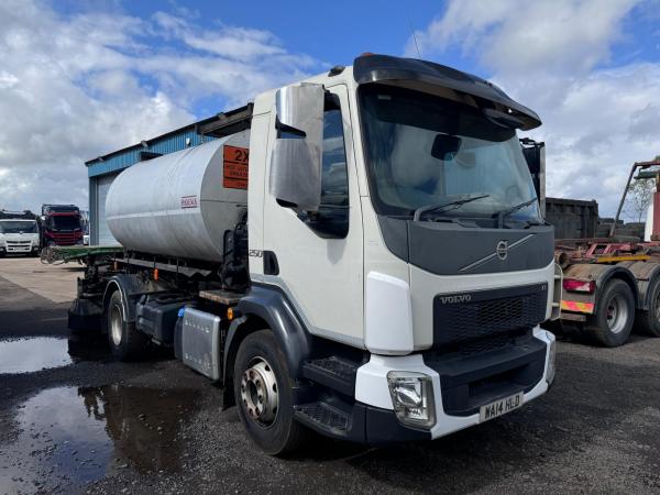 2014 (14) Volvo FL250 4x2 tar sprayer