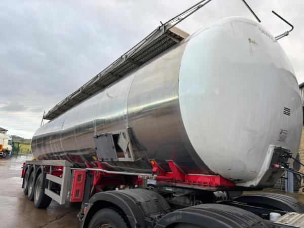 2004 Ros Roca 3 axle tanker trailer